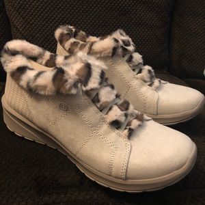 Golly, Snow Leopard Bzees shoes